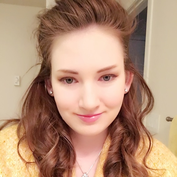 Meet your Posher, Stephanie - Picture 2 of 2